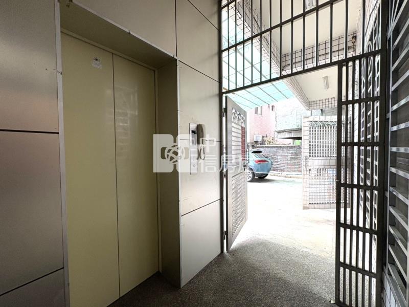 東區百坪電梯雙透天房屋室內格局與周邊環境