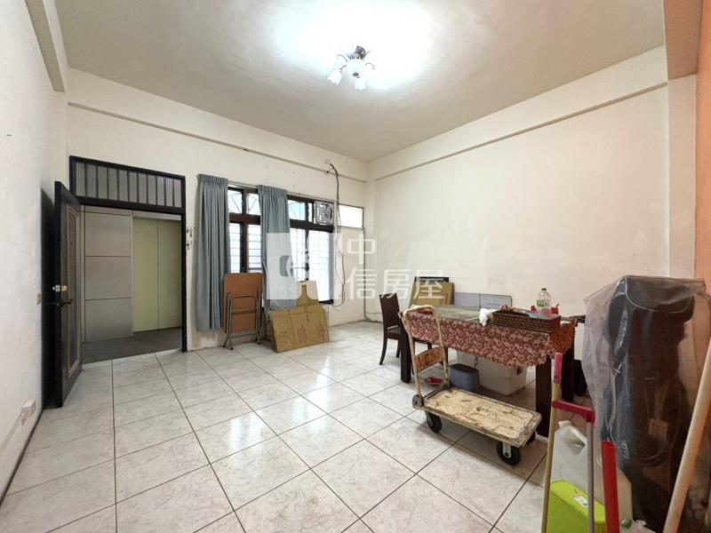 東區百坪電梯雙透天房屋室內格局與周邊環境