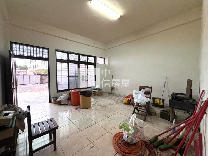 東區百坪電梯雙透天房屋室內格局與周邊環境