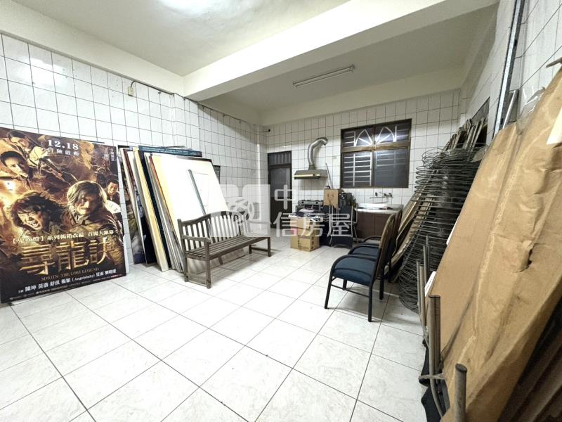 東區百坪電梯雙透天房屋室內格局與周邊環境