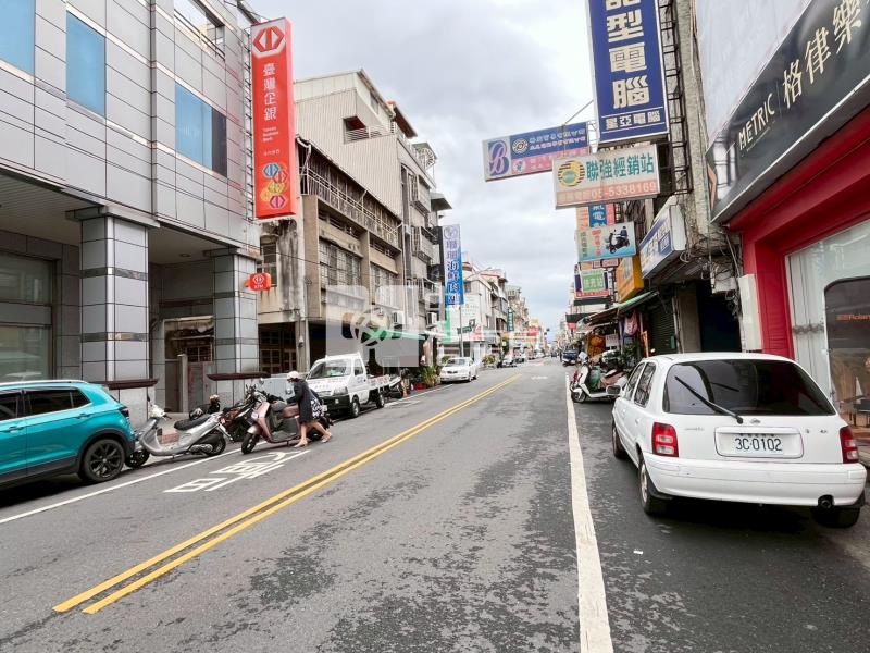 正市區黃金角窗店面房屋室內格局與周邊環境