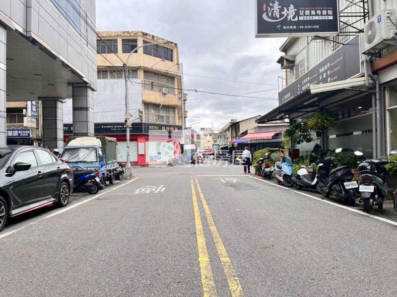 正市區黃金角窗店面房屋室內格局與周邊環境