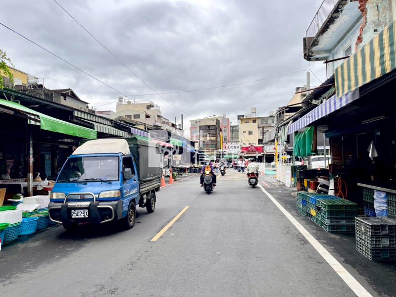 正市區黃金角窗店面房屋室內格局與周邊環境