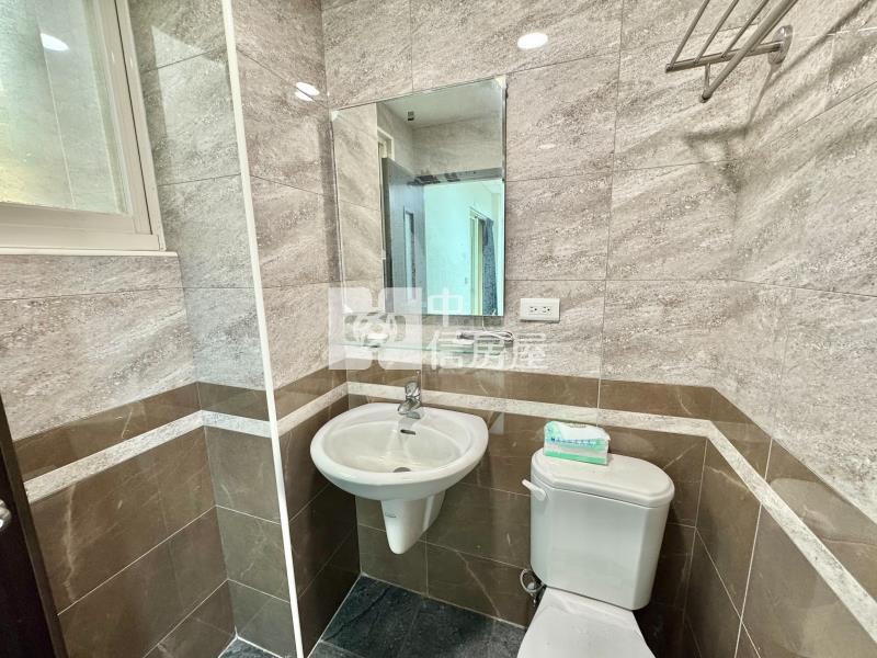 近觀音工業區獨棟.大面寬.電梯12套房透店房屋室內格局與周邊環境