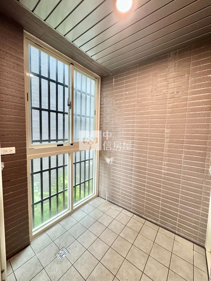 近觀音工業區獨棟.大面寬.電梯12套房透店房屋室內格局與周邊環境