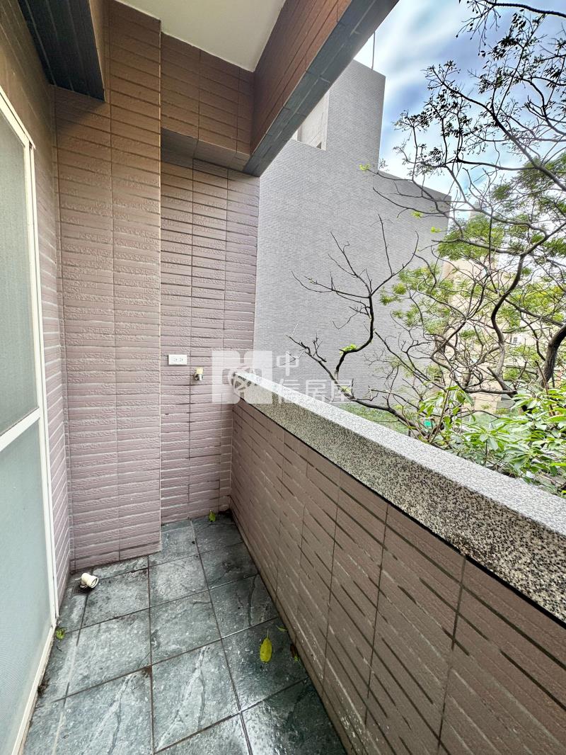 近觀音工業區獨棟.大面寬.電梯12套房透店房屋室內格局與周邊環境