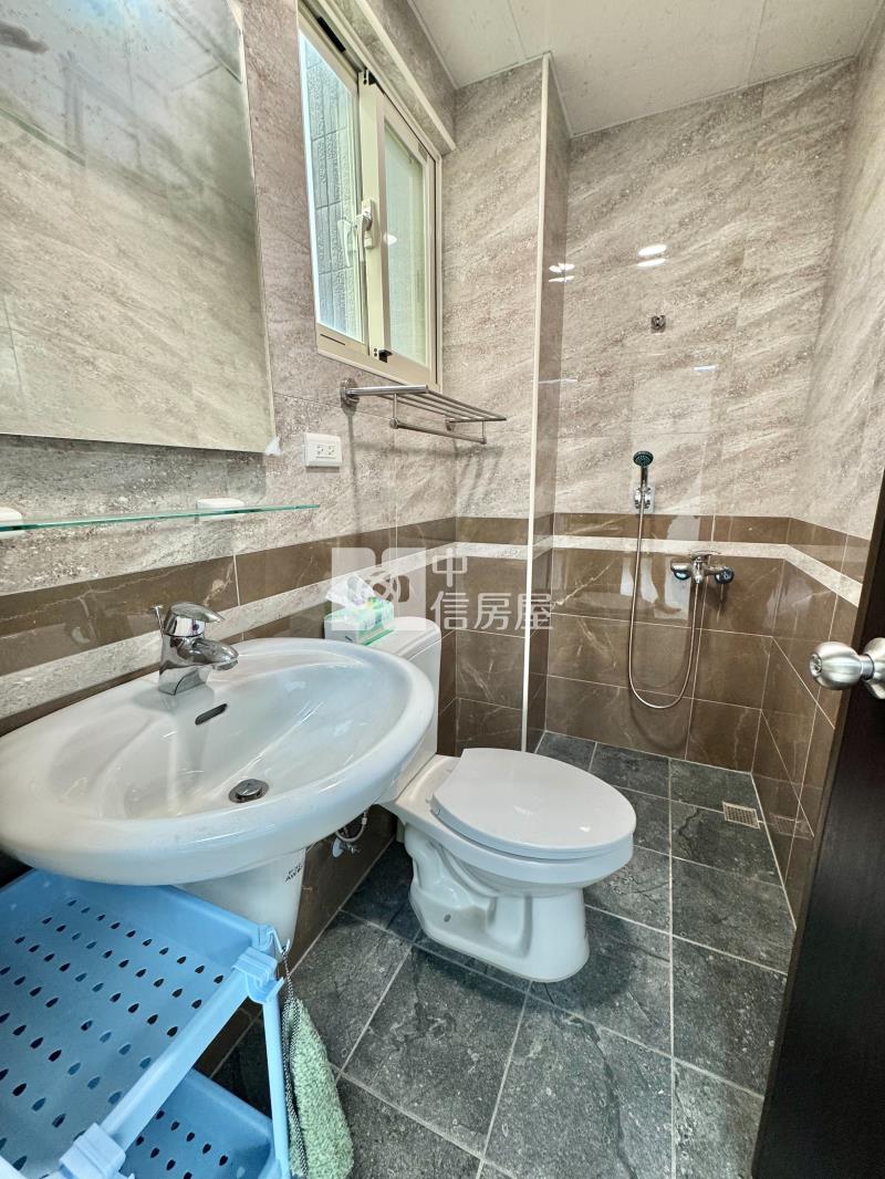 近觀音工業區獨棟.大面寬.電梯12套房透店房屋室內格局與周邊環境