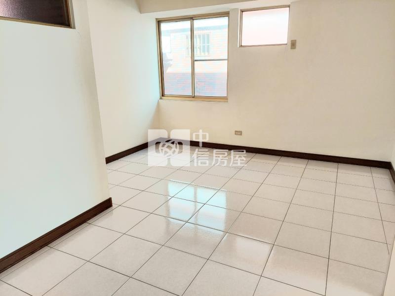 左營國中捷運站景觀雙車位大樓房屋室內格局與周邊環境