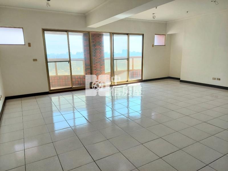 左營國中捷運站景觀雙車位大樓房屋室內格局與周邊環境