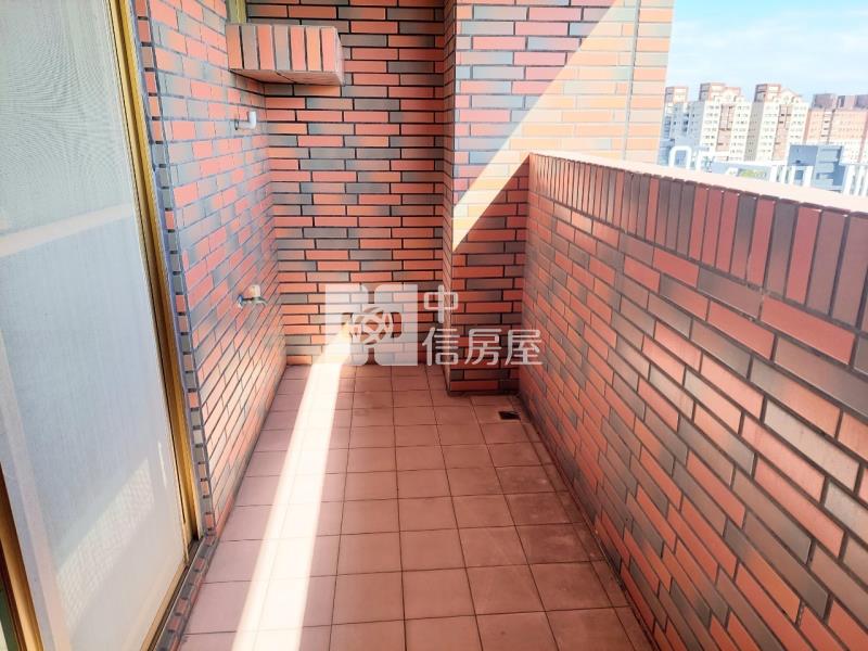 左營國中捷運站景觀雙車位大樓房屋室內格局與周邊環境