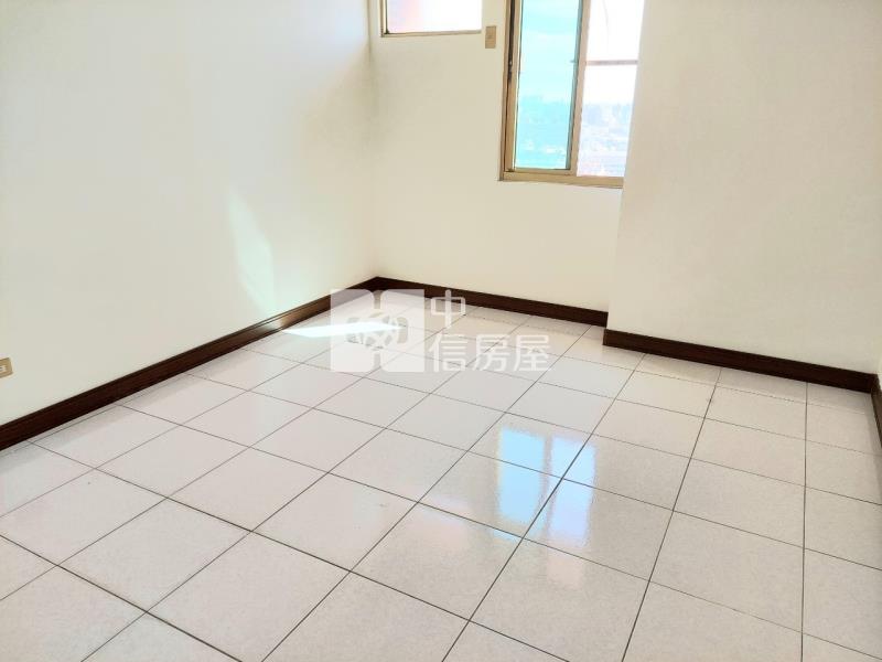 左營國中捷運站景觀雙車位大樓房屋室內格局與周邊環境