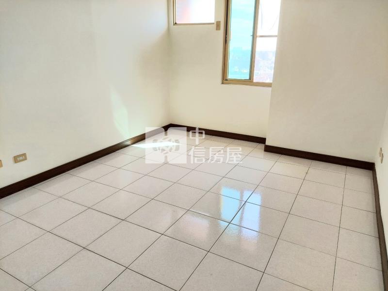 左營國中捷運站景觀雙車位大樓房屋室內格局與周邊環境