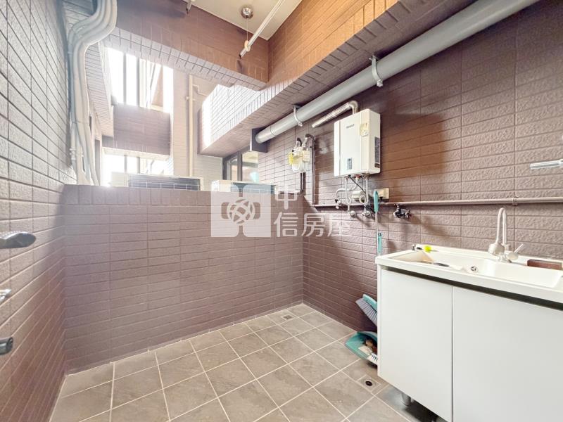 新高學區高樓三房雙平車房屋室內格局與周邊環境