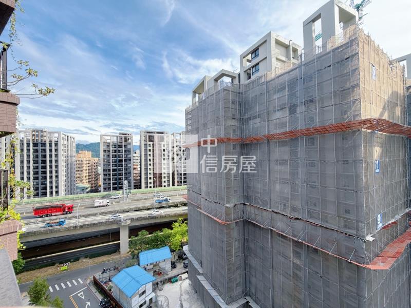 新高學區高樓三房雙平車房屋室內格局與周邊環境