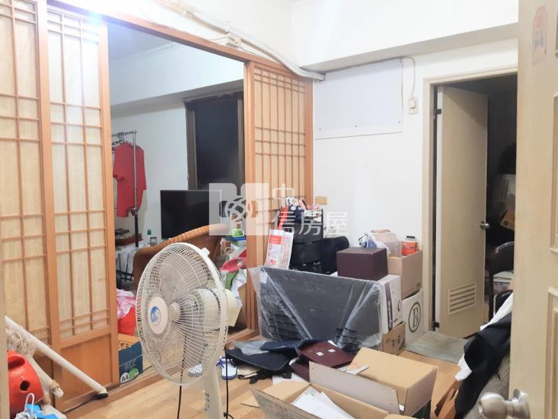 ●近火車站電梯三房 1房屋室內格局與周邊環境