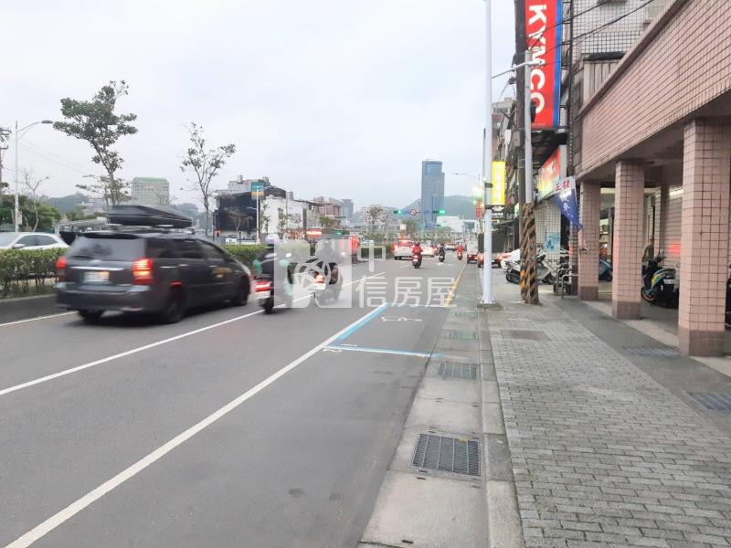 ●近火車站電梯三房 1房屋室內格局與周邊環境