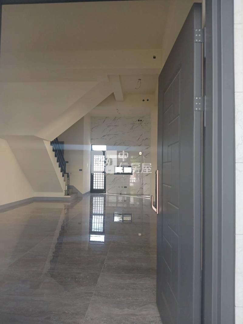 員林山腳路旁車庫別墅(3戶可選)房屋室內格局與周邊環境