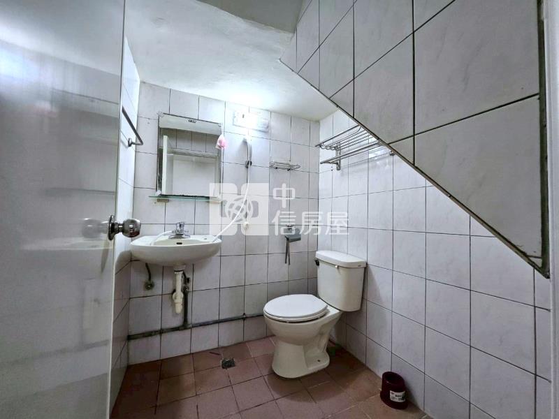 近兵仔市靜巷朝南六房透天房屋室內格局與周邊環境