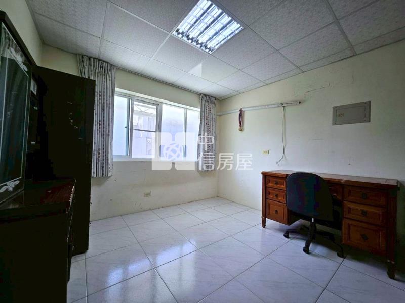 近兵仔市靜巷朝南六房透天房屋室內格局與周邊環境