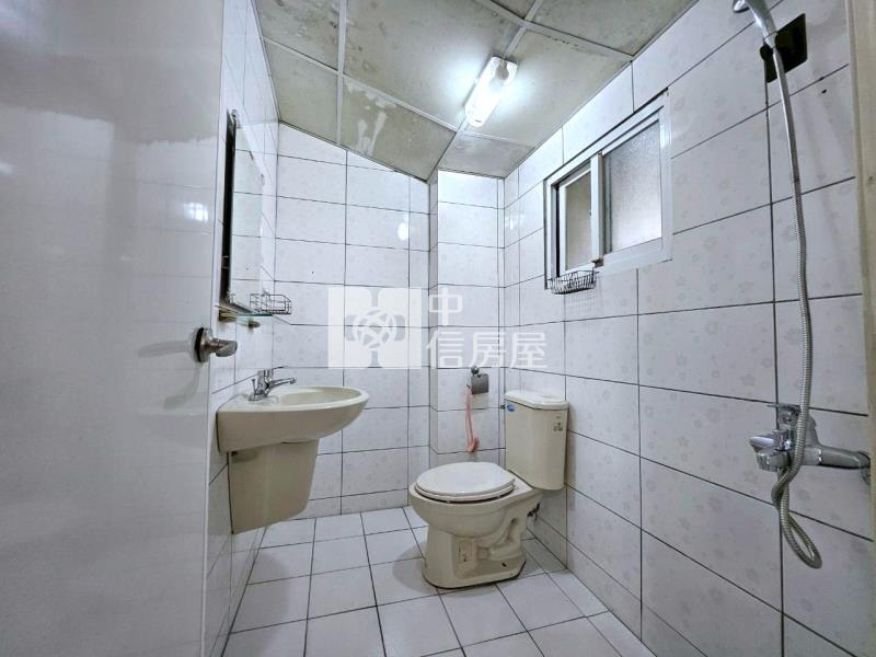 近兵仔市靜巷朝南六房透天房屋室內格局與周邊環境