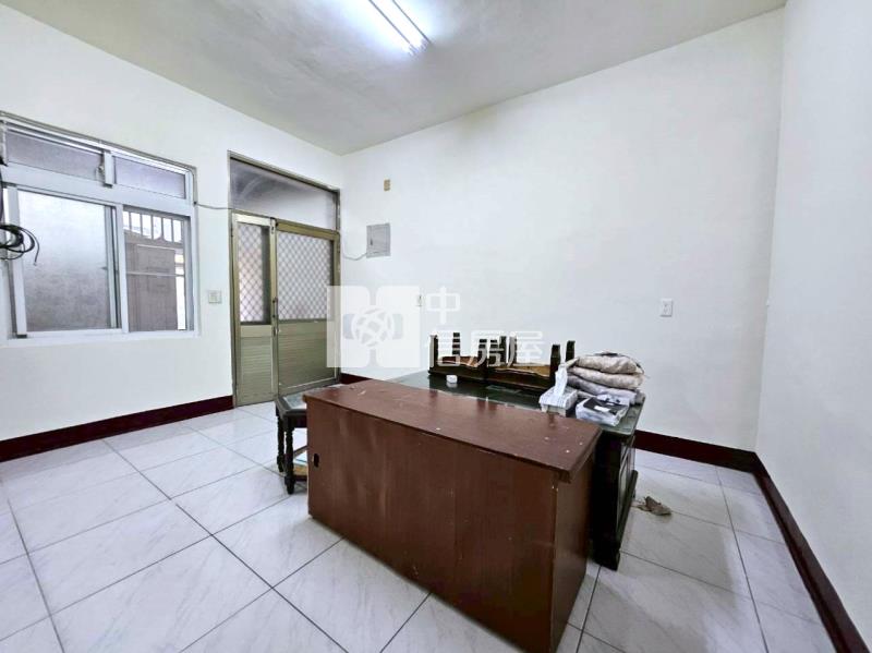 近兵仔市靜巷朝南六房透天房屋室內格局與周邊環境