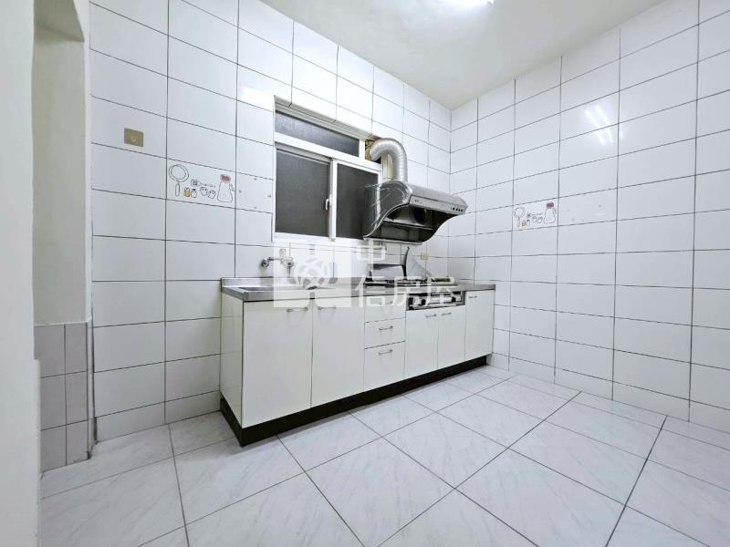 近兵仔市靜巷朝南六房透天房屋室內格局與周邊環境