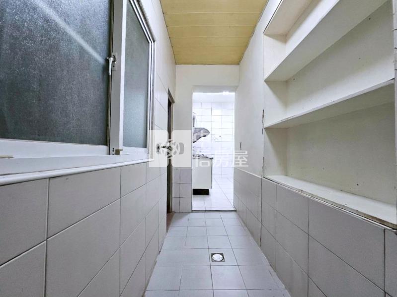 近兵仔市靜巷朝南六房透天房屋室內格局與周邊環境