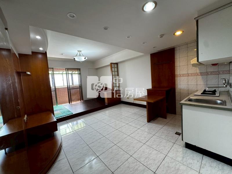 頭份市中心車位大套房房屋室內格局與周邊環境