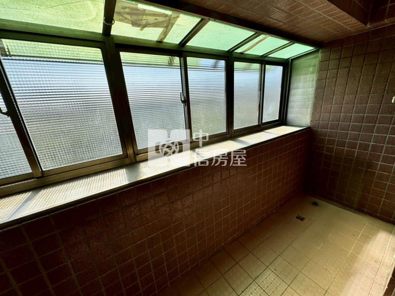 頭份市中心車位大套房房屋室內格局與周邊環境