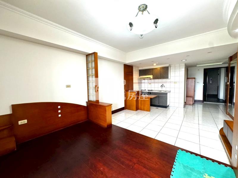 頭份市中心車位大套房房屋室內格局與周邊環境