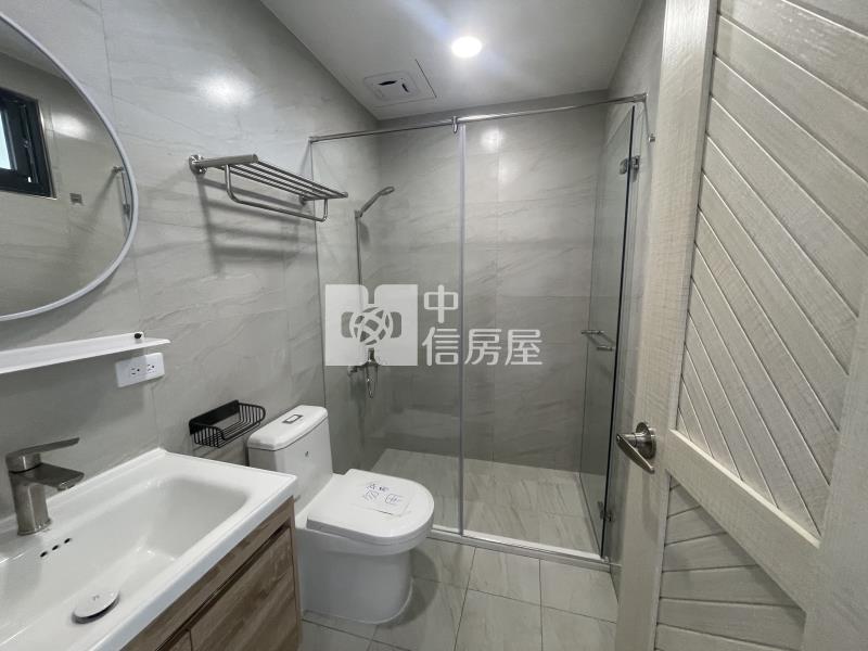 大寮捷運全棟翻新車庫透天房屋室內格局與周邊環境