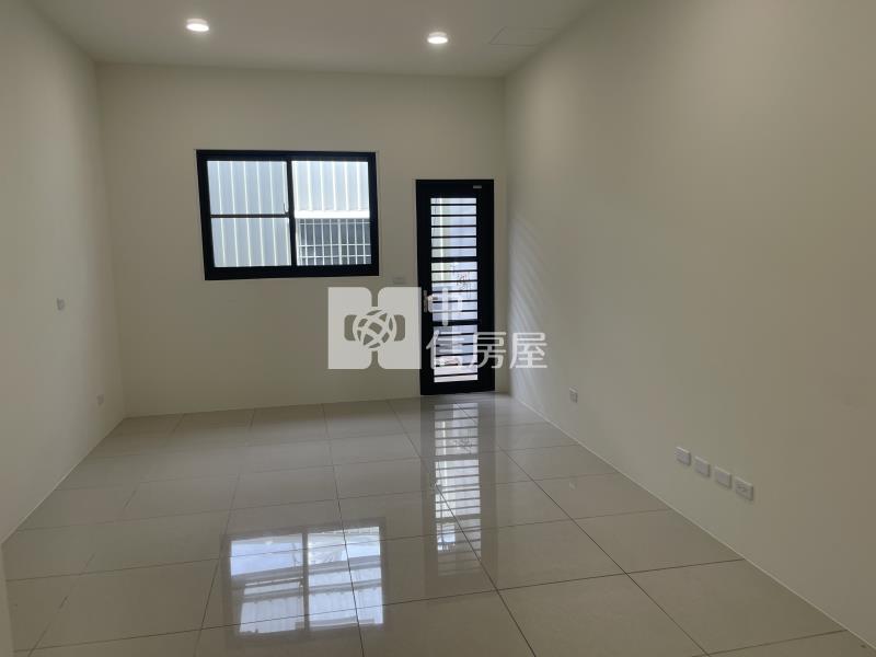 大寮捷運全棟翻新車庫透天房屋室內格局與周邊環境