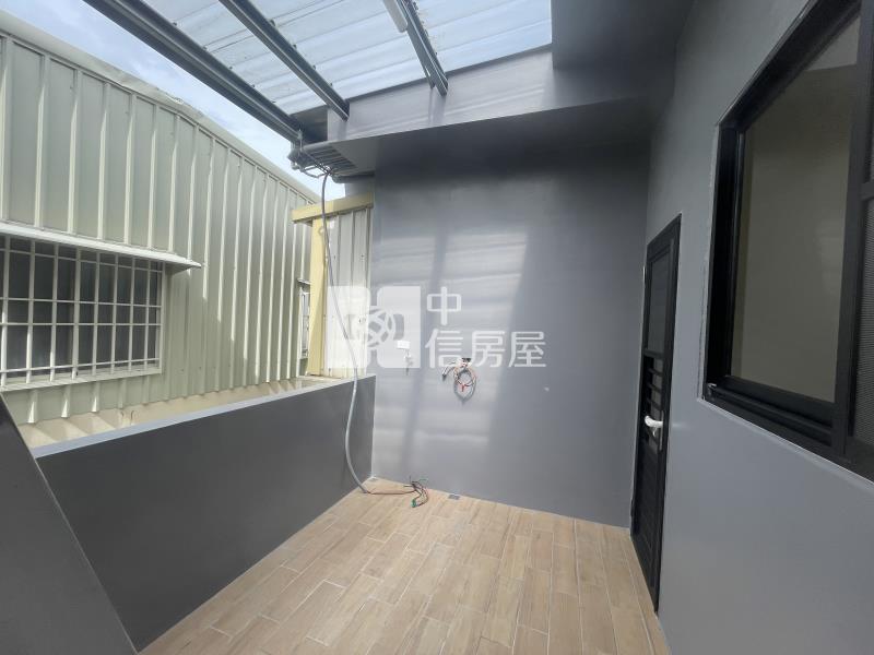 大寮捷運全棟翻新車庫透天房屋室內格局與周邊環境