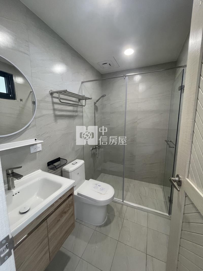 大寮捷運全棟翻新車庫透天房屋室內格局與周邊環境