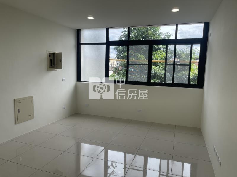 大寮捷運全棟翻新車庫透天房屋室內格局與周邊環境