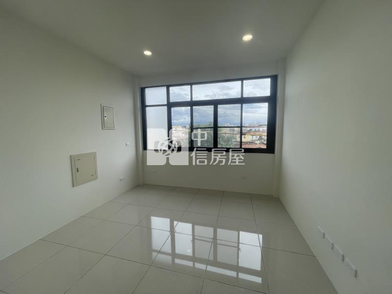 大寮捷運全棟翻新車庫透天房屋室內格局與周邊環境