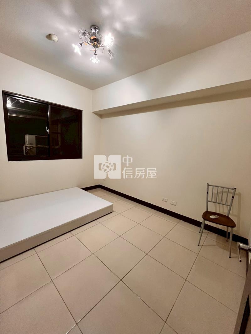 南勢幸福公園3+1房有汽車機車車位房屋室內格局與周邊環境