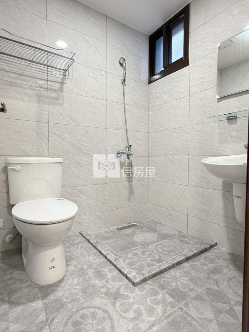 古華飯店旁大地坪電梯透天房屋室內格局與周邊環境