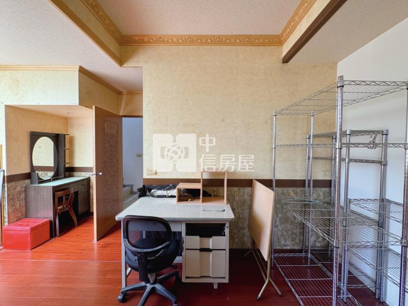 角間可停車公園透天房屋室內格局與周邊環境