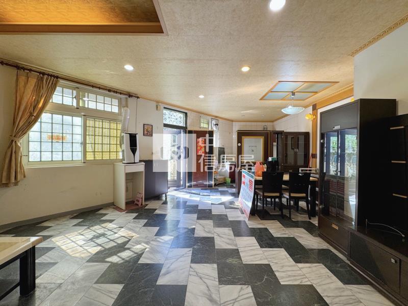 角間可停車公園透天房屋室內格局與周邊環境