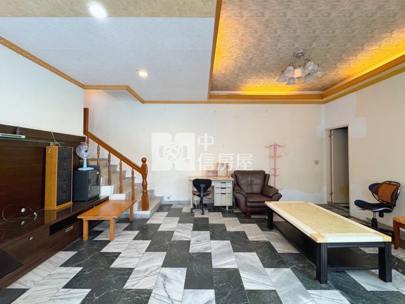 角間可停車公園透天房屋室內格局與周邊環境