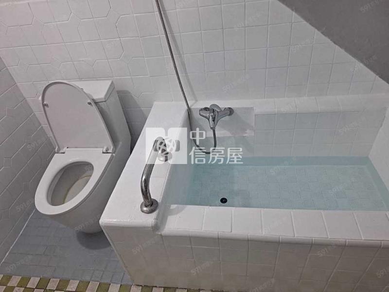 平鎮大潤發透天 台北商專房屋室內格局與周邊環境