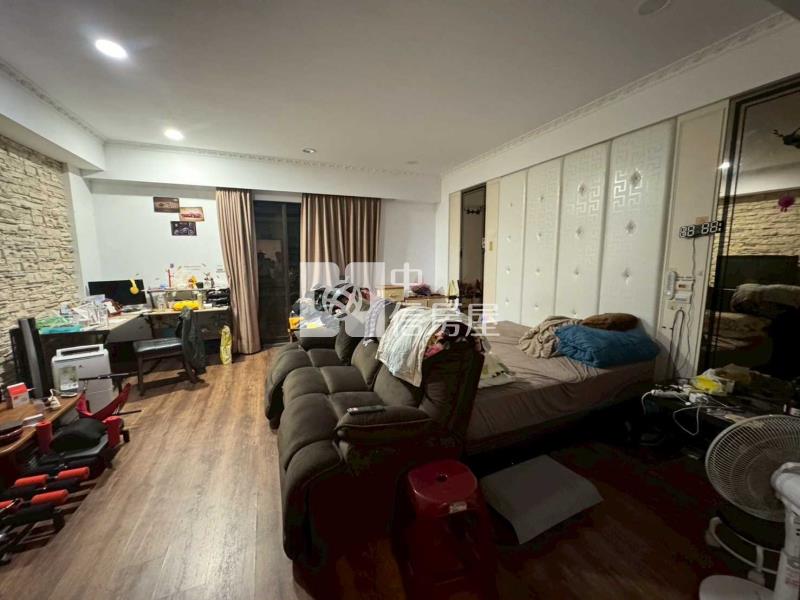 萬能科大電梯別墅房屋室內格局與周邊環境