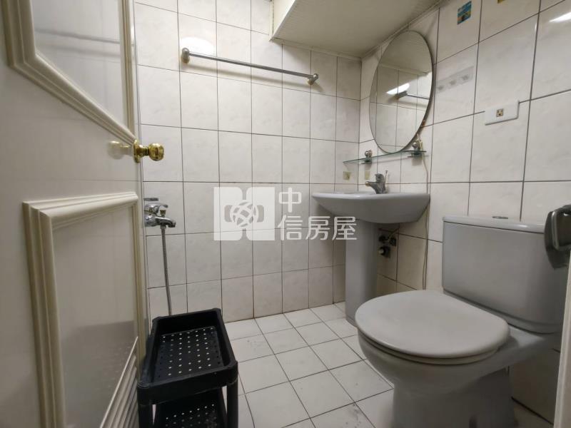 北區*城市桂冠景觀大樓*典雅裝潢.4房+車位房屋室內格局與周邊環境