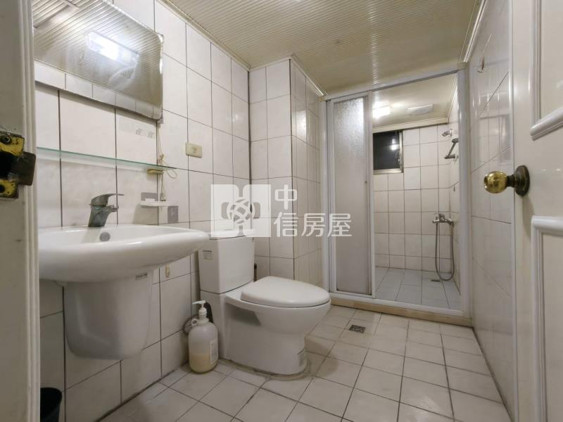 北區*城市桂冠景觀大樓*典雅裝潢.4房+車位房屋室內格局與周邊環境