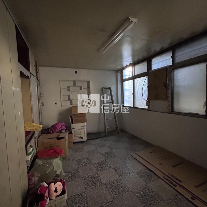 近體育園區正中山東路透天房屋室內格局與周邊環境