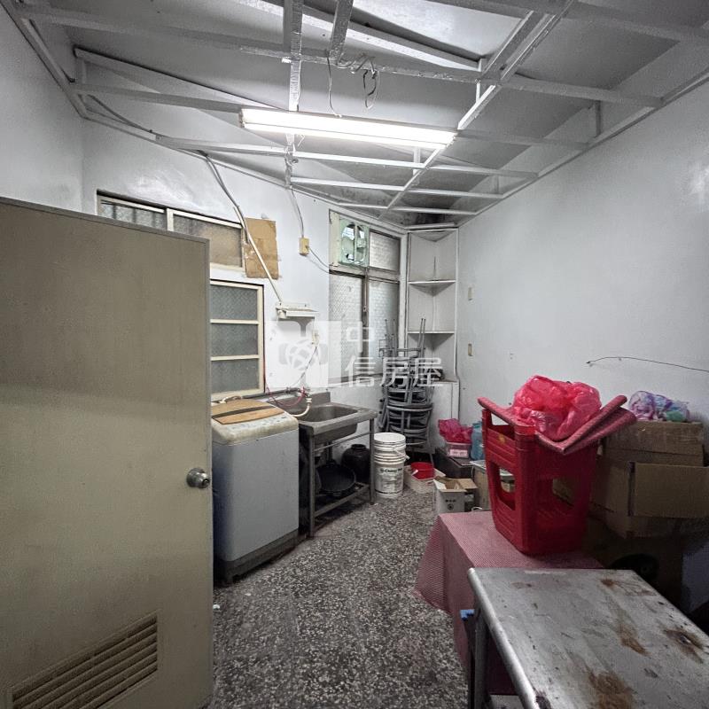 近體育園區正中山東路透天房屋室內格局與周邊環境