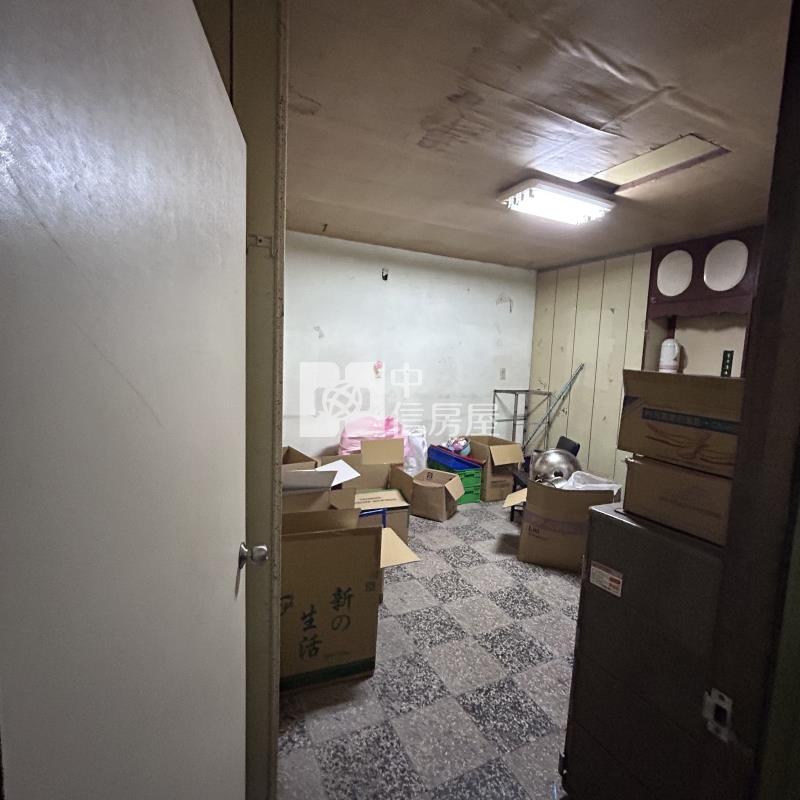 近體育園區正中山東路透天房屋室內格局與周邊環境