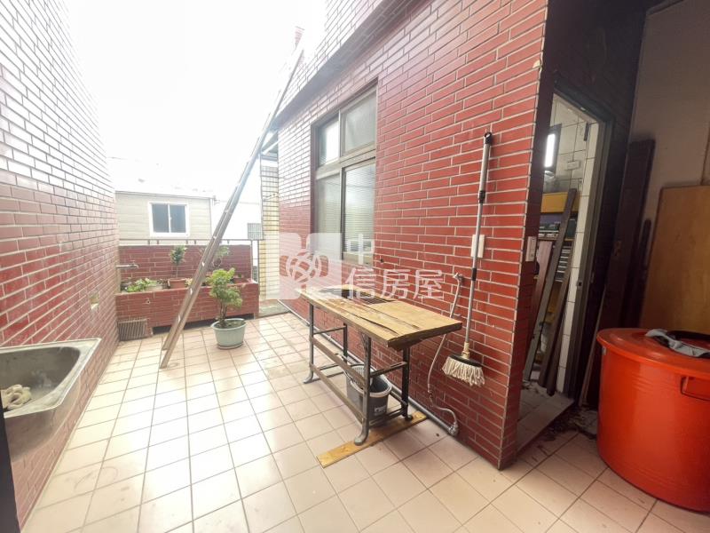 內壢後站興仁公園有車庫美透天房屋室內格局與周邊環境