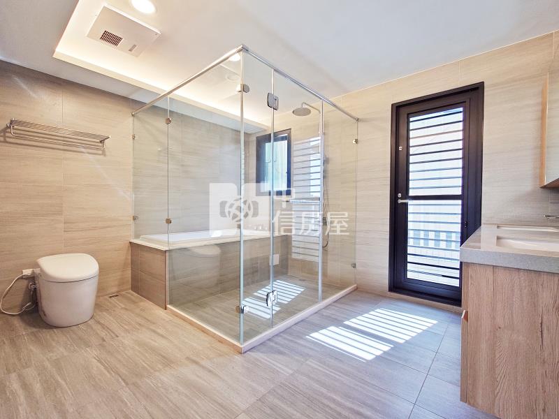 大里高中旁全新雙車電墅房屋室內格局與周邊環境